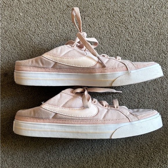 Women’s slip-on Nike shoes. - Picture 2 of 7